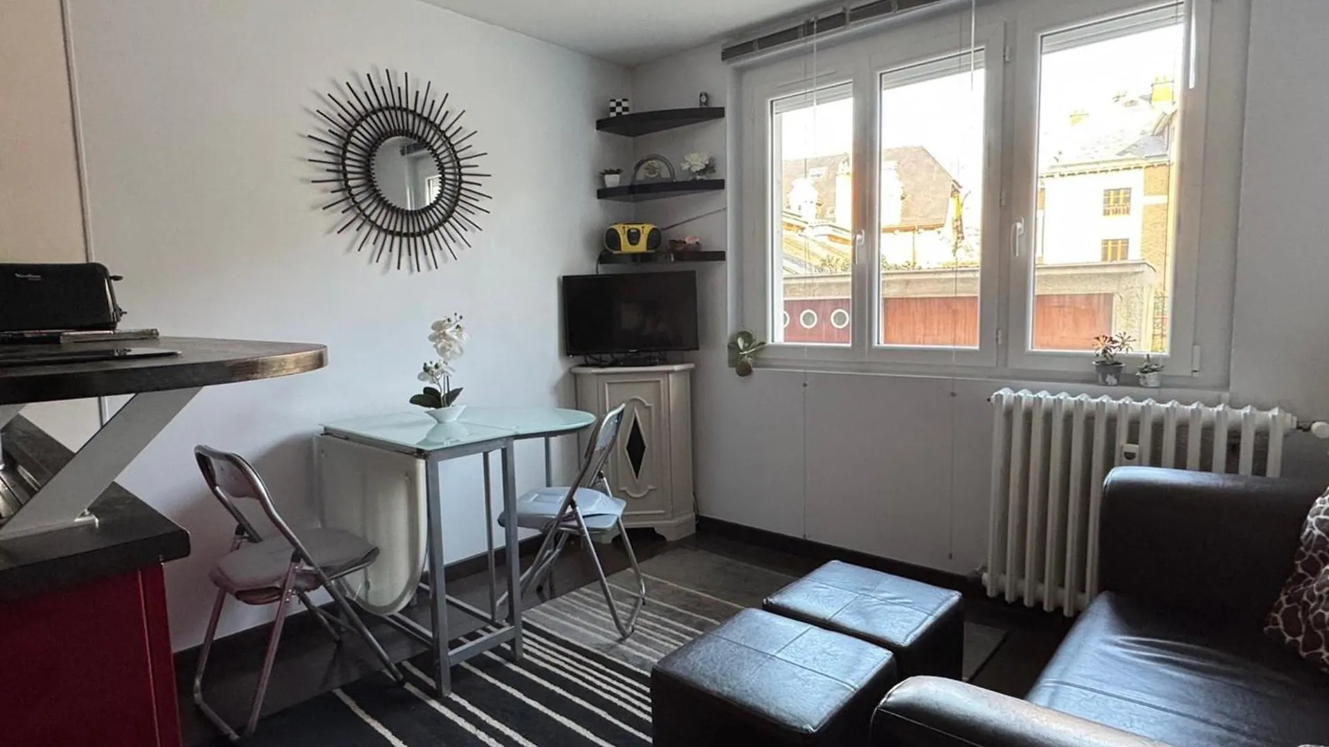 Type 2 Lumineux Avec Grand Garage A Aix-Les-Bains - Fr-1-555-104 Apartment
